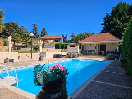 maison de charme avec piscine sur terrain de 4 618 m2