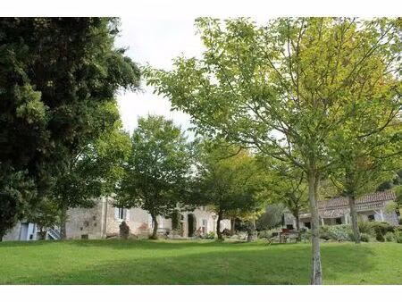 magnifique propriete de 40 hectares avec maison et gite