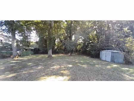 terrain constructible non viabilisé de 820 m2