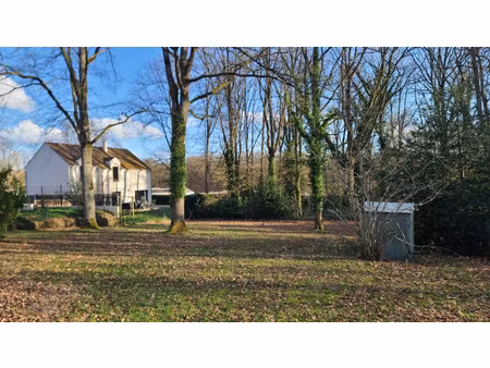 terrain constructible non viabilisé de 928 m2