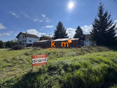 terrain à bâtir avec bâtiment à usage de dépôt et d'atelie