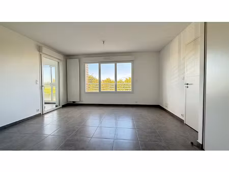appartement situé a proximité de la gare de st nazaire et de