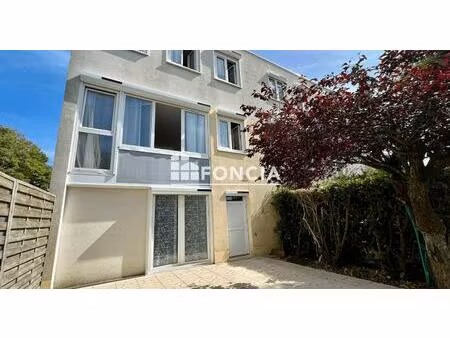 appartement t5 en triplex avec jardin et place de parking