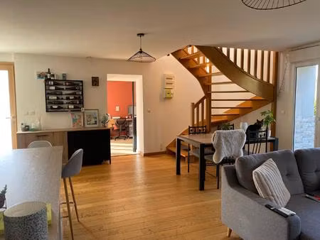 maison de 89 m2  3 chambres  terrasses et stationnement