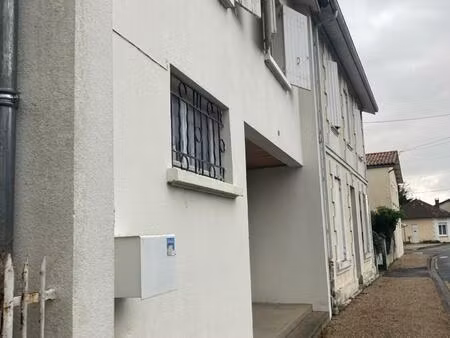 maison de ville non mitoyenne avec étages 3 chambres et jardinet