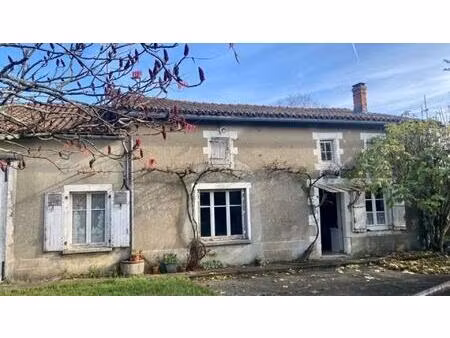 maison de campagne dans un petit hameau