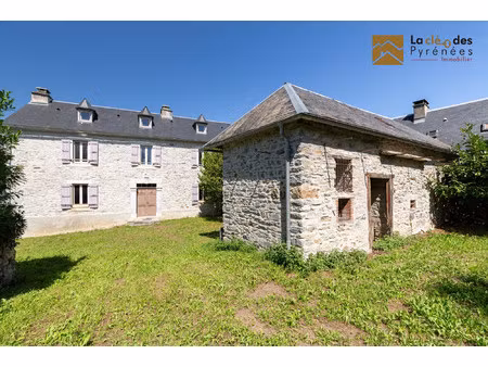 maison bigourdane avec dépendances et jardin