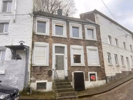 agréable maison rénovée en 2ch. situation calme et idéale.