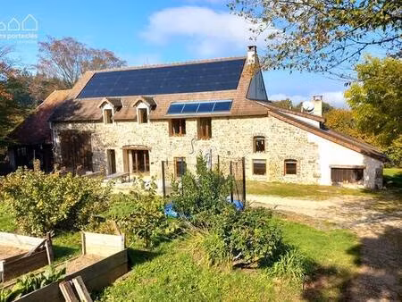 sympathique maison autonome au coeur de la nature