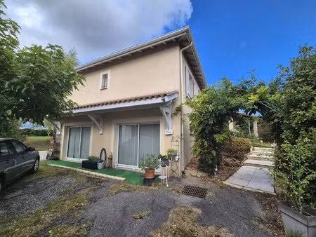 maison t5 de 164m2 avec garage et piscine