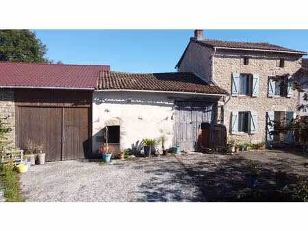 haute vienne -ferme en pierre entièrement rénovée avec grande grange et jardin de 1000 m²