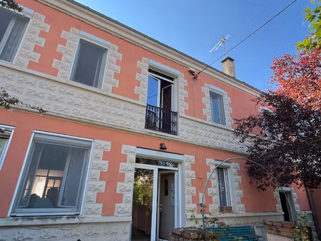 maison bourgeoise de 200 m2 avec jardin et garage