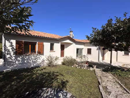 pujols  villa lumineuse avec piscine et 4 chambres