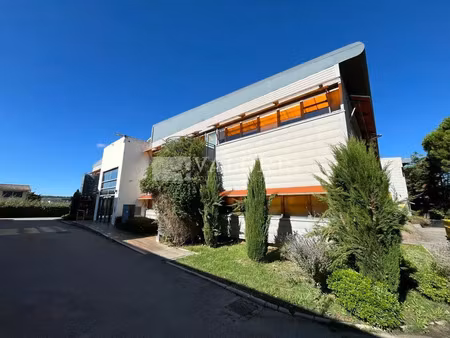 location bureau 298 m² à aix-en-provence (13290)