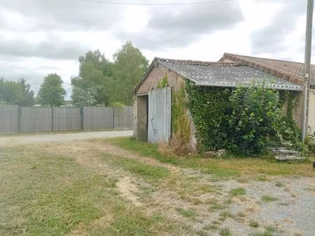 dépendance de 25m² transformable en habitation  le fuillet (49270)