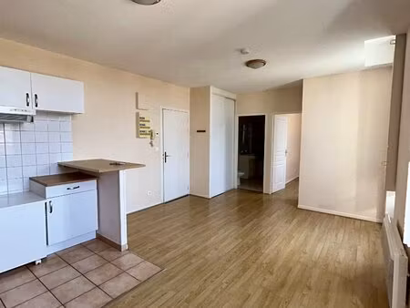 location appartement 2 pièces 33m² cognac 16100