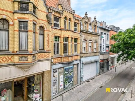 te renoveren handelspand met woonst in hartje izegem