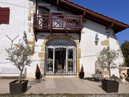 maison en pierre de 280 m² à sainte-marie-de-gosse