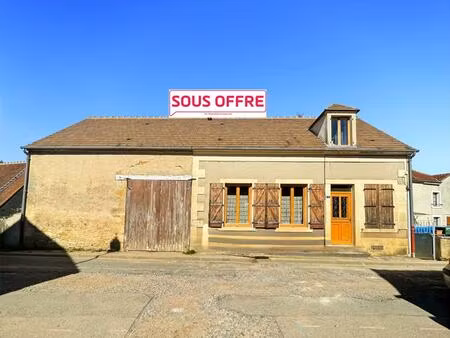 à vendre. maison de village 71m2 rénovée avec charme et authenticité 86 500