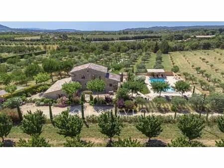 magnifique mas rénové à gordes sur 3 hectares de terrain