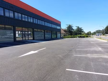 location commerce 5 pièces 130 m² à malemort (19360)