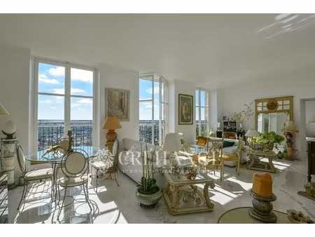 appartement dans un bâtiment historique 3 pieces