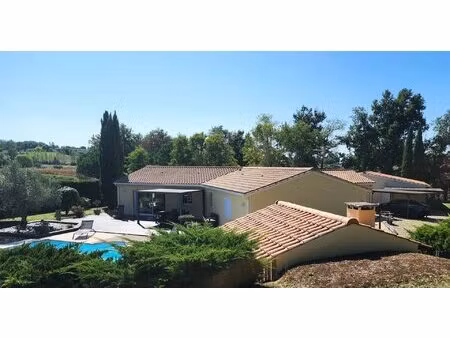maison avec piscine et grand garage