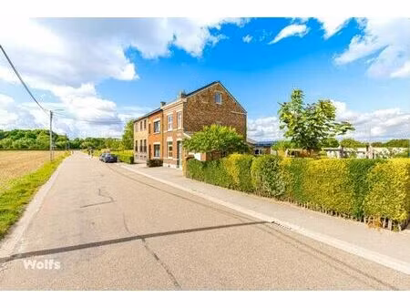 charmante maison joliment aménagée avec garage et jardin !