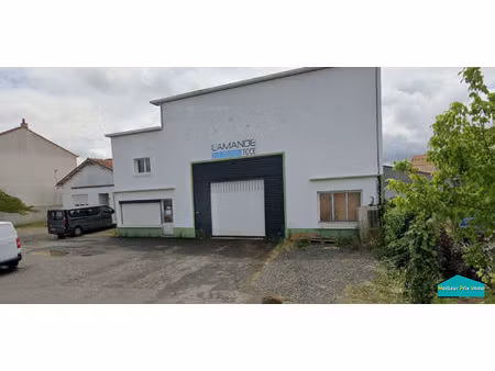 maison avec garage + bâtiment industriel à la chapelle heulin