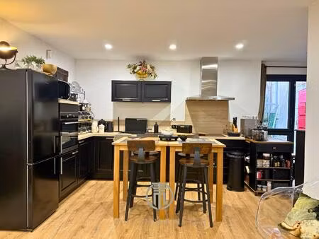 duplex entièrement rénové avec local commercial