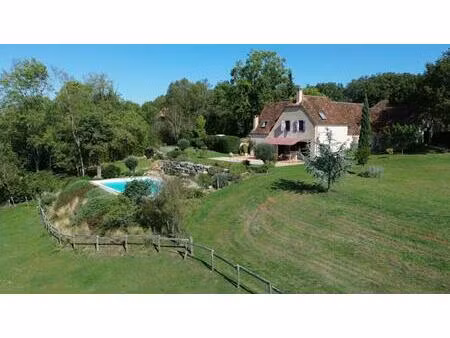 la maison sur la colline  7 6 ha de prairies  la piscine et la vue !