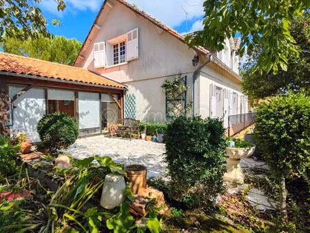 grande maison à rafraîchir avec terrain