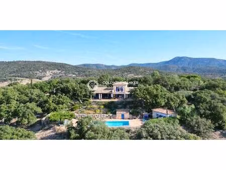 villa avec piscine et terrasse plan-de-la-tour (83)