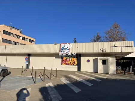 location local commercial 4 pièces