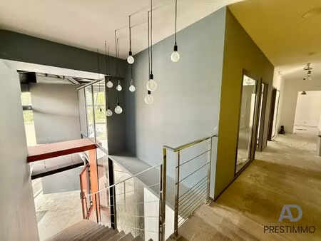 location local commercial