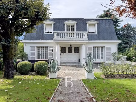 barnes aix-les-bains – centre-ville – maison bourgeoise des années 70 – 5 chambres – jardi