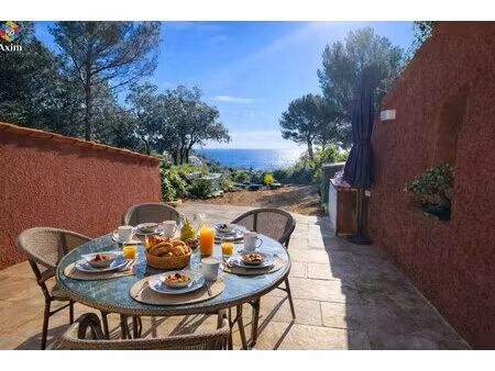 bastidon rénové avec vue mer et jardin  au cœur d’une résidence avec piscine à deux pas de