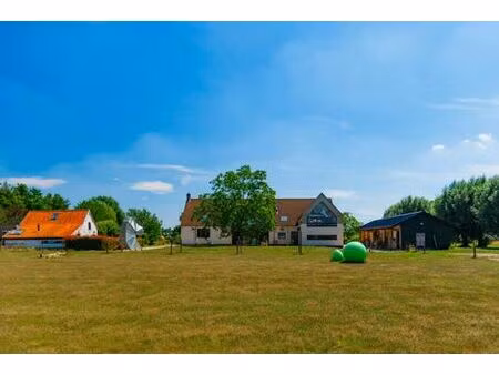 domaine unique avec écuries  grange et maison d’hôtes