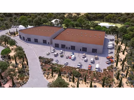 bâtiment artisanal / stockage de 112 m² au 1.960 m²