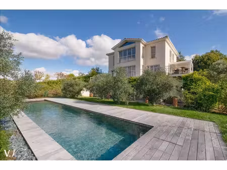 maison de luxe à vendre dans le quartier gare-la clavelle