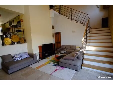 spacieuse maison mitoyenne meublée dans hameau