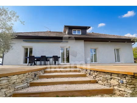 grande maison familiale avec piscine  dépendances et grand t