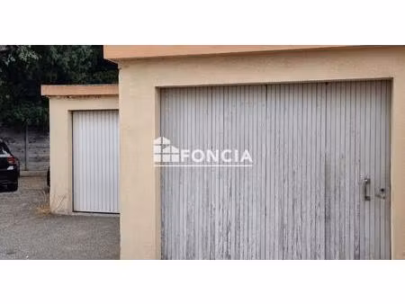 garage dans immeuble sécurisé