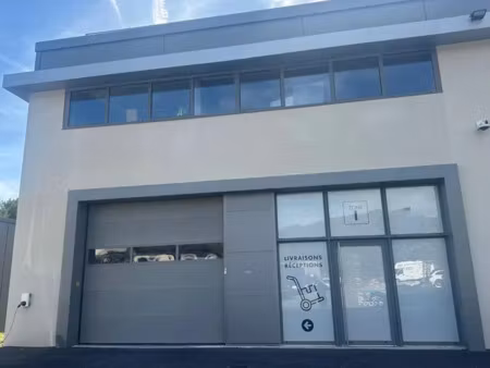 location local d'activités 363 m² dont 97 m² de bureaux de luxe