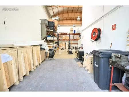local d'activité 206 m²