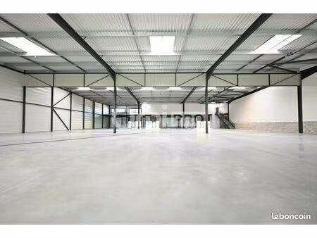 local d'activité 1 328 m²