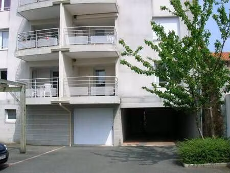 location garage box et parking à la roche-sur-yon (85000) : à louer / la roche-sur-yon