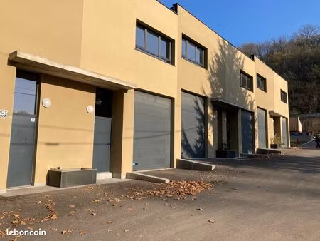 local o dans centre artisanal