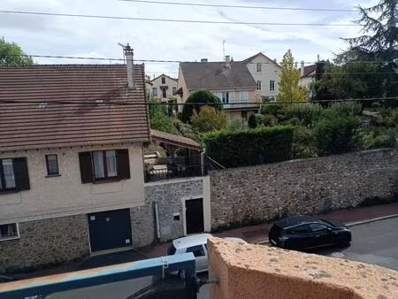 location appartement 1 pièce 29 m² à corbeil-essonnes (91100)