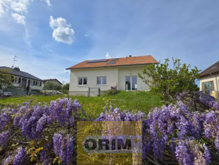 une maison familiale spacieuse sur les hauteurs de buschwill